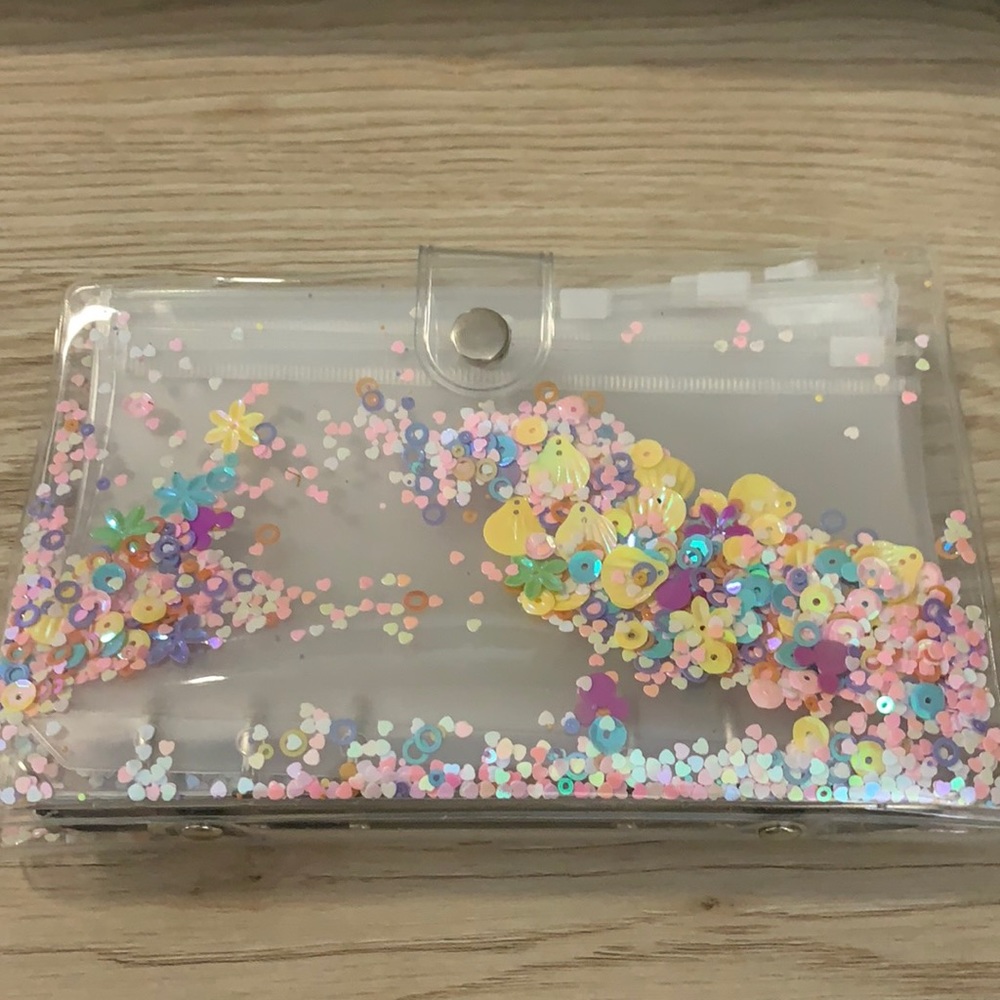 Money organizer with 7 pockets